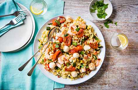 This hearty pasta salad is bursting with flavours of the Mediterranean: garlic-roasted courgettes, sweet baby tomatoes, zingy lemon and fragrant basil. With juicy prawns, crisp pancetta and creamy mozzarella too.