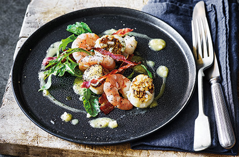 For a restaurant-worthy dish at home, add a splash of sparkling Franciacorta to a classic butter sauce for this delicate seafood main of tender scallops, prawns and crisp pancetta