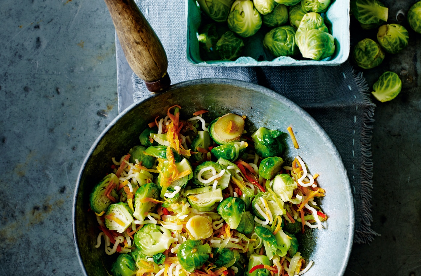 Stir-fried Brussels sprouts with leeks and carrots recipe