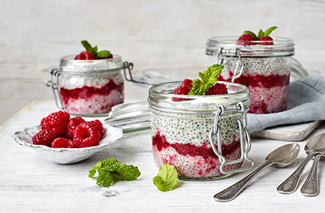 Kick start your morning with a brekkie pot bursting full of goodness. This chia pudding recipe is made with chia seeds, creamy yogurt and a layer of raspberries, this healthy breakfast tastes so good, you’ll be fooled into thinking you’re eating a devilish dessert.