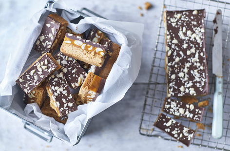 With layers of peanut butter shortbread, caramel and a chocolate topping, you can’t beat this homemade chocolate bar. Perfect for an Easter treat or an indulgent afternoon tea, this chewy, crunchy and peanut-y bar will become a family favourite. 