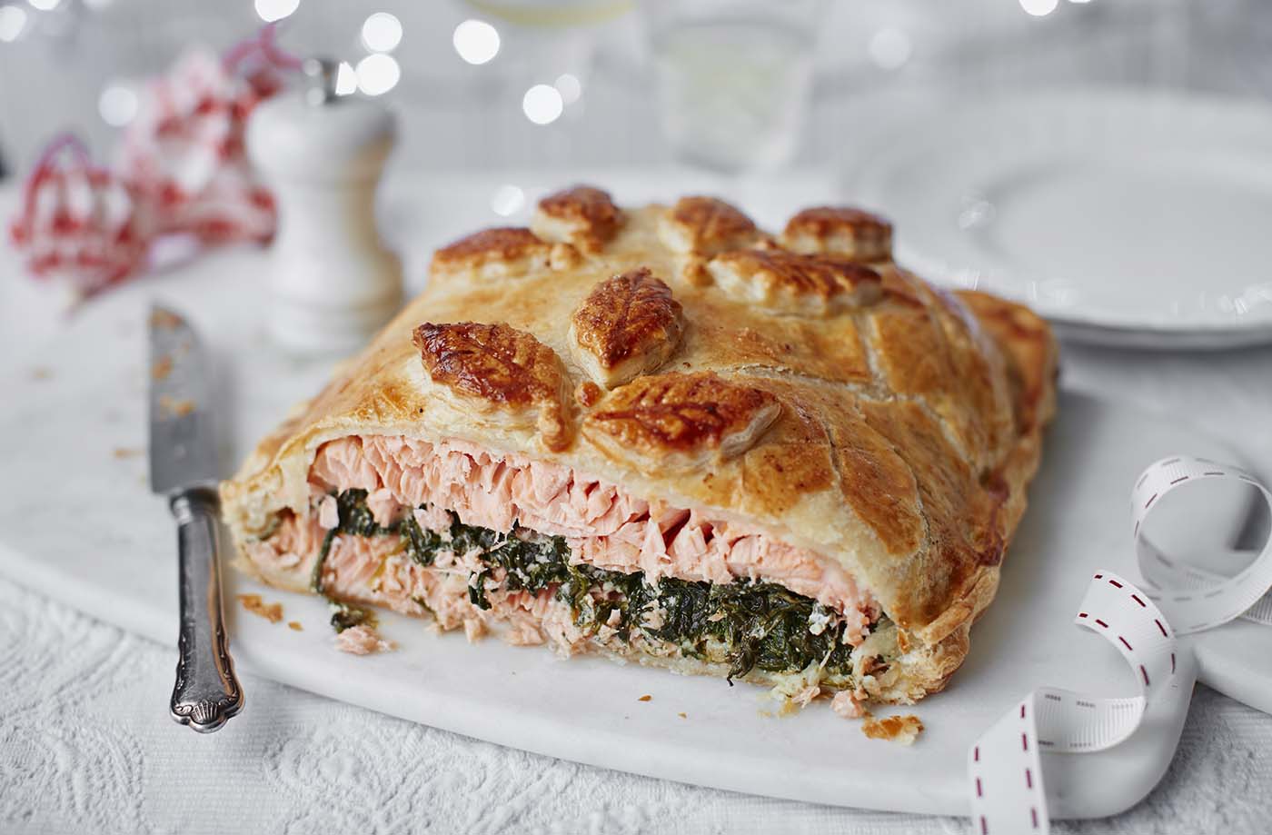 Salmon en croute with spinach and almonds recipe