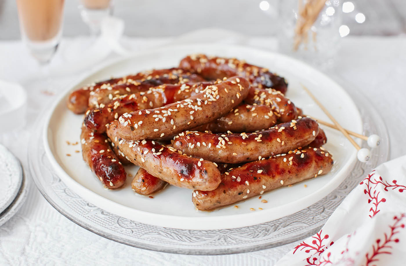 Chipolatas with plum jam and sesame seeds recipe