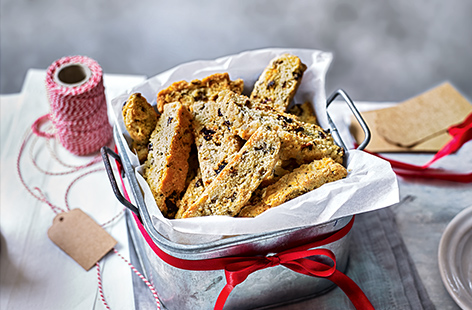 Make a batch of these olive and sundried tomato biscotti for a foodie friend: a Christmas gift you can eat is always well received.