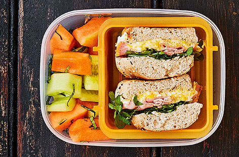 Looking for some lunchbox inspiration? Whether you’re packing for your kids or after some al-desk-o lunch ideas, this egg sandwich is packed with tasty Wiltshire cured ham and a dollop of creamy mayonnaise. 