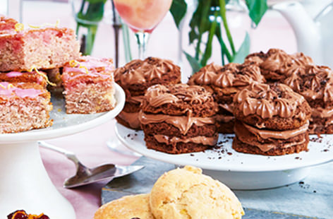 These mini chocolate cakes are layered with a rich icing and sprinkled with grated dark chocolate to create a decadent dessert. Treat your loved one for Valentine’s Day or spoil Mum on Mother’s Day with these triple-layered sweet treats.