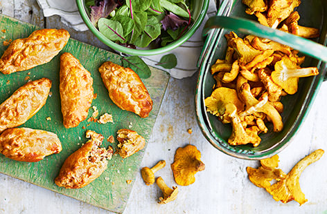 Embrace the earthy flavour of wild mushrooms with this beautiful ricotta pastizzi, a traditional Maltese pastry. This is perfect as a snack or pre-dinner canape. Mushrooms are available all year round in the UK however Autumn is the peak of their season. 
