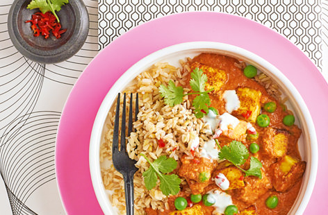 A Friday night fakeaway with a difference, classic tikka masala gets a healthy, veggie-friendly makeover, starring creamy paneer, Greek yogurt, sweet peas and a medley of gorgeous Indian spices
