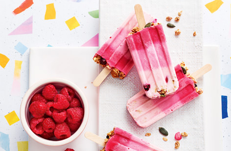 Our favourite refreshing smoothie, frozen on a stick. Blended with creamy yogurt, potassium-rich banana and sweet raspberries, this chilled treat will please both kids and adults alike