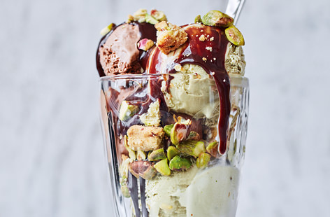 When you need a summer treat, fast, whip up this indulgent sundae with layers of chocolate and pistachio ice cream, crushed cranberry and white chocolate cookies and a drizzle of chocolate sauce.