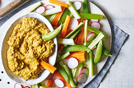 Roasted pepper and za'atar houmous with crudités