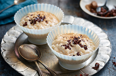 For a classic autumn dessert, a rich and comforting rice pudding is a winner every time. This creamy, slow-cooked rice pudding recipe is infused with aromatic star anise, cinnamon, vanilla and nutmeg.
