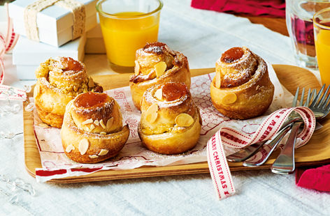 A perfect pairing of buttery croissant and fluffy muffin combines two fantastic breakfast treats in one. Serve warm with a dusting of icing sugar to truly enjoy the cruffin experience.