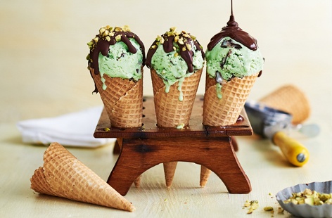 The cool fresh taste of mint and the nuttiness of the pistachio are a perfect pairing in these ice cream filled cones... And that's not all - melted chocolate and chunky pieces take them to another level of delight