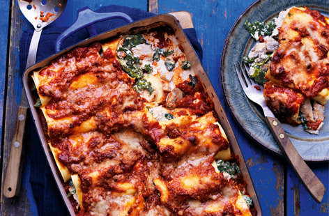 Stuffed with a creamy mix of chicken, ricotta, kale and mushrooms, and baked in a rich tomato sauce, this warming pasta recipe is perfect for a cosy midweek meal