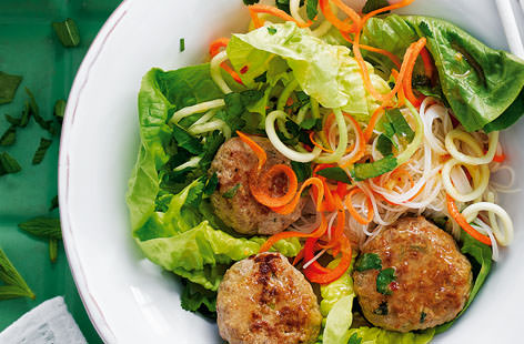 Transport your tastebuds to the bustling streets of Vietnam with this delicious take on the classic rice noodle bowl, finished off with a perfectly balanced sweet and sour dressing