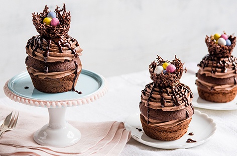 With two layers of light chocolate sponge, a rich and creamy buttercream icing and a delicate homemade nest topping, these Easter nest cupcakes really are a work of art