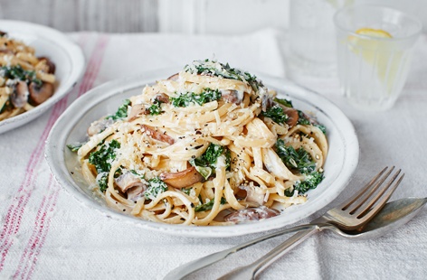 Carbonara is the ultimate winter warmer and this recipe turns it into a luxurious main that vegetarians can enjoy too! Earthy chestnut mushrooms and crunchy kale meld together lovingly in a velvety cheese sauce