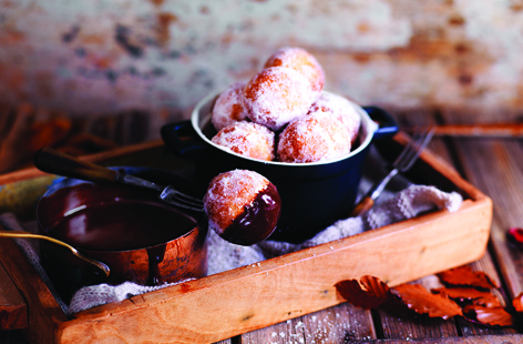 These mini doughnuts are really easy to make and deliciously soft and fluffy. Dipped in a gorgeous hot chocolate sauce these sweet treats are a brilliant Bonfire Night party idea that friends are family are sure to love dipping into