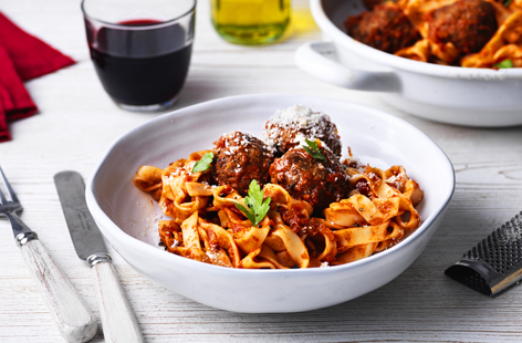 For the ultimate comforting food hug, you can’t beat a bowl full of pasta with meatballs and cheese. And this classic recipe only takes twenty minutes to prepare, so you can make a batch to fuel the whole family any day of the week