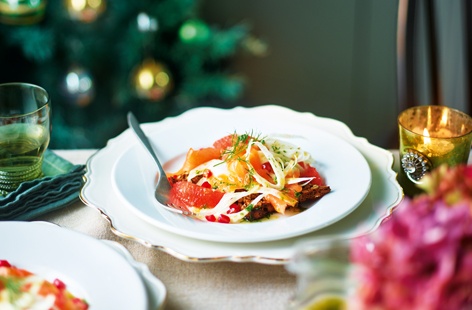 This delicious, vibrant dish makes a perfect starter for Christmas day, the smokiness of the salmon, the fresh fennel and the acidity of the grapefruit all combining to deliver a zing to your tastebuds.