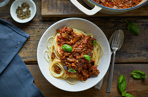 We’ve given everyone’s favourite pasta dish a vegan makeover with this mushroom and aubergine vegan spaghetti Bolognese recipe