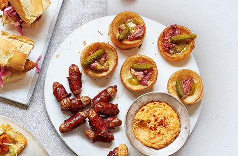 Revamp classic Yorkshire puddings by transforming them into a cute Christmas canapé. These mini pud bites are filled with delicious ingredients inspired by a traditional Reuben sandwich – shredded salt beef, mustard and dill sauce, and a cornichon