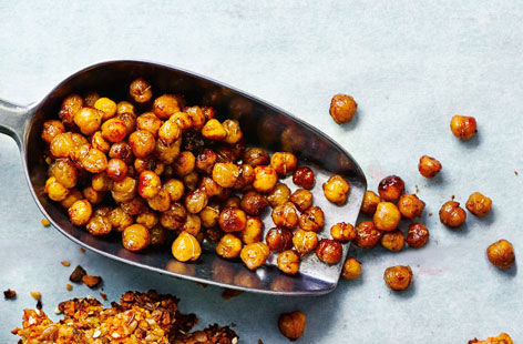 A healthy alternative to roasted nuts, these roasted chickpeas are great to snack on whilst out and about and will satisfy any cravings for sweetness.