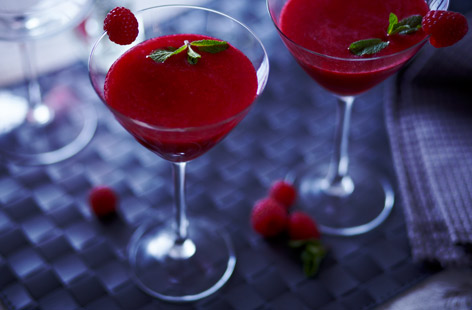 Indulge your inner Carrie Bradshaw with this cocktail hour-worthy martini