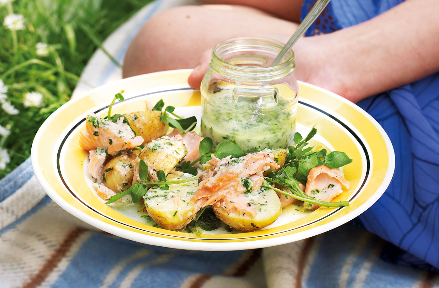 Salmon and potato salad with horseradish dressing recipe