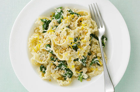 A simple but moreish midweek pasta dish boasting a light and creamy garlic and ricotta sauce with the zesty punch of lemon. Top with breadcrumbs for some added crunch or serve with a garlic bread side if you're feeling decadent.