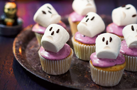 Make these cupcakes with the kids, for something fun that all the family will enjoy doing together – and eating together! Blackberry is the perfect autumnal fruit for the cakes, while the marshmellow toppings look great once decorated (and taste divine, too).