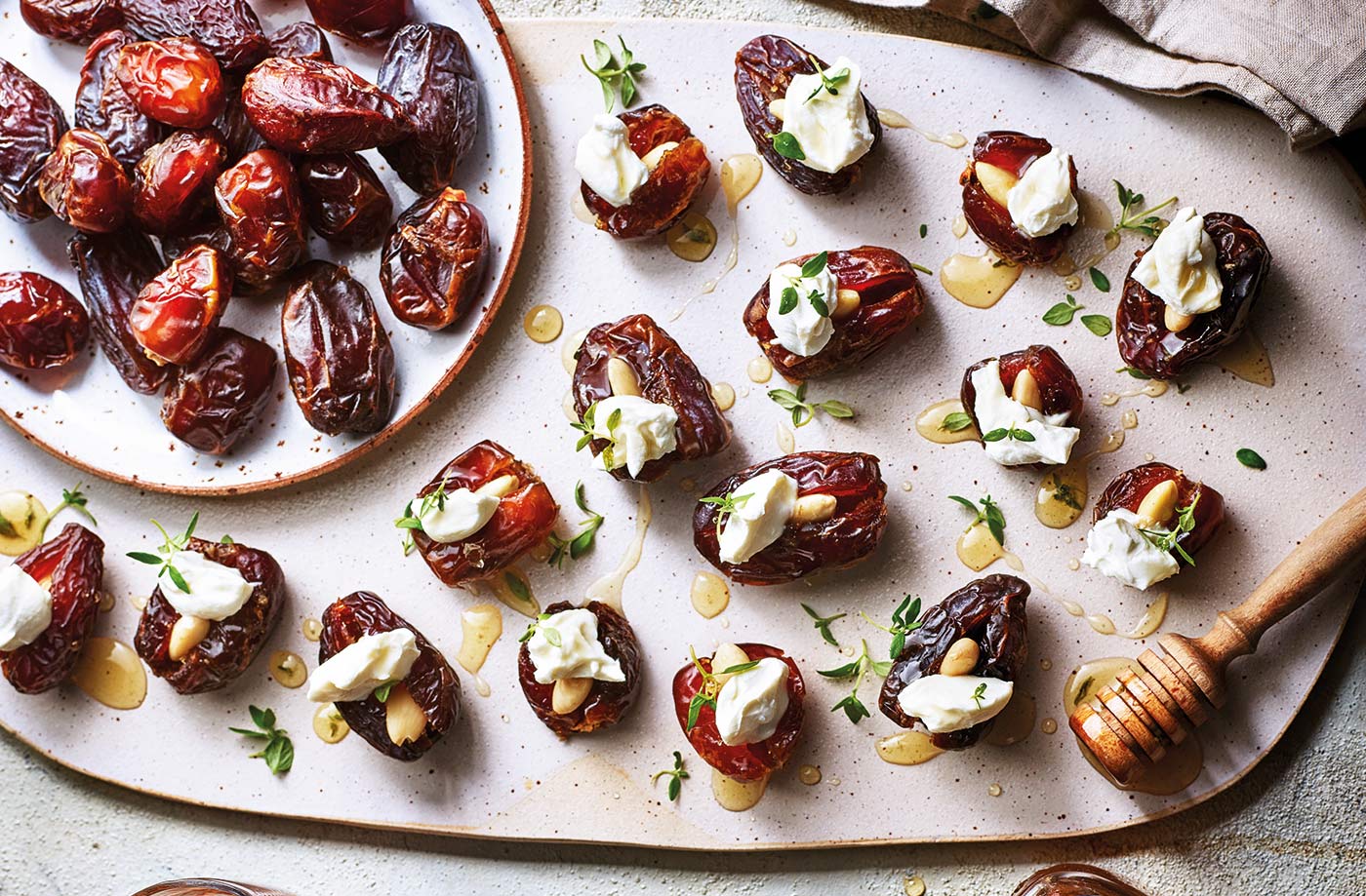 Stuffed dates with goat's cheese and almonds recipe