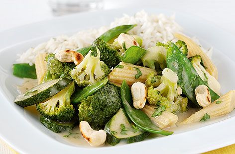 This super-quick, super-easy Thai green curry is great for a midweek meal when you're in a rush. It's packed full of tasty veggies, including broccoli and mangetout, and a fantastic crunch is added with the inclusion of cashew nuts.