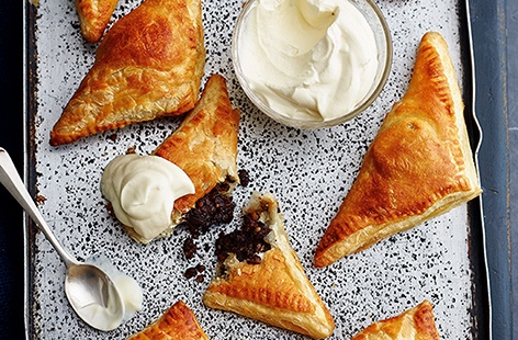 Try these delicious little puff pies, filled with chocolate and creamy mascarpone for a tasty sweet treat
