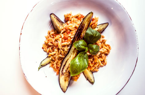This easy-to-make orzo pasta combined with smoky red peppers, pesto and pecan nuts makes for the perfect vegetarian dish