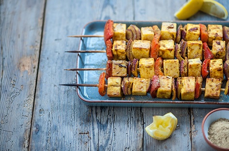 Incredibly quick to prepare, Alfred Prasad’s Paneer and red pepper skewers are great to prepare for a quick afternoon snack. Switch up the recipe by making it into wraps with the use of spinach leaves