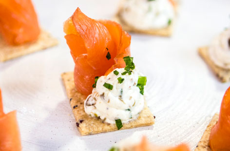 Impress your dinner guests with these simple festive cream cheese smoked salmon canapés