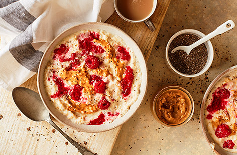 Channel the flavours of an all-American PB&J sandwich into this 10 minute porridge recipe. Swirl creamy porridge with crunchy peanut butter and juicy frozen raspberries for a healthy breakfast idea that feels like a treat.