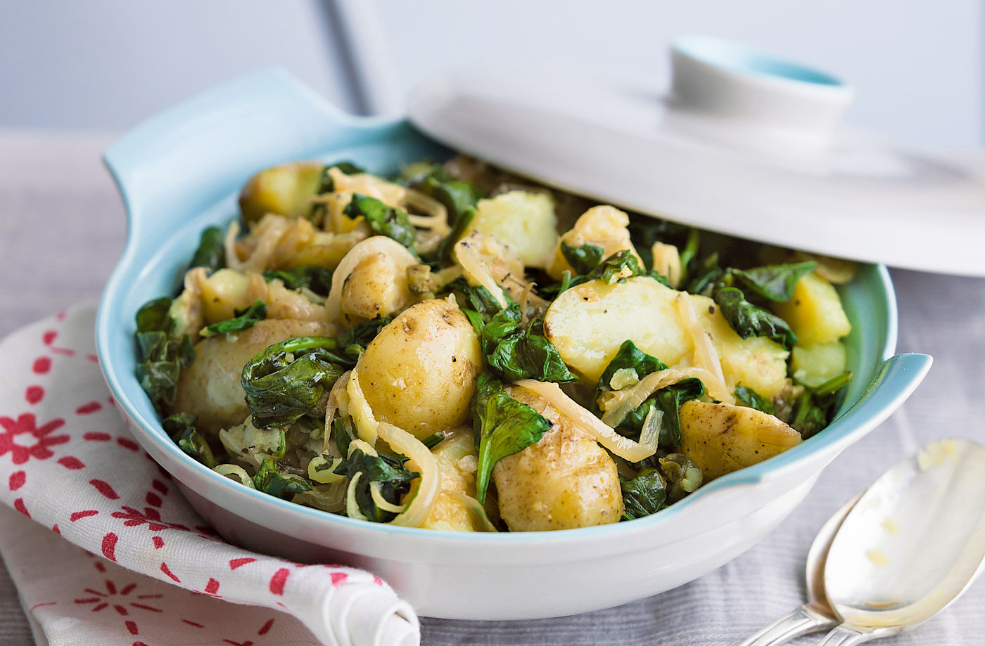 Crushed potatoes with spinach and capers recipe
