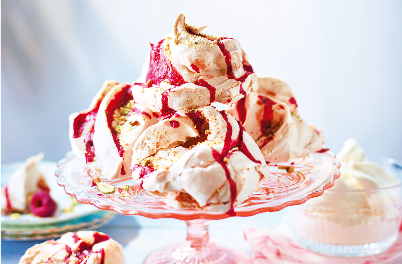 Raspberry and pistachio meringues recipe