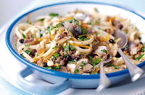 A sunshine-filled Sicilian sardine spaghetti with softened fennel with garlic, orange and lemon zest and olive oil. The parsley, pinenuts and currants added just before the flaked sardines set this satisfying pasta dish apart.