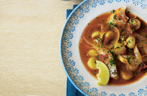 This Spanish-inpired fish stew will have you dreaming of the costa bianca: Flaked white fish, poached in a broth flavoured with fennel, paprika, parsley and tomatoes with potatoes to make a filling one-pot dish that everyone will love.