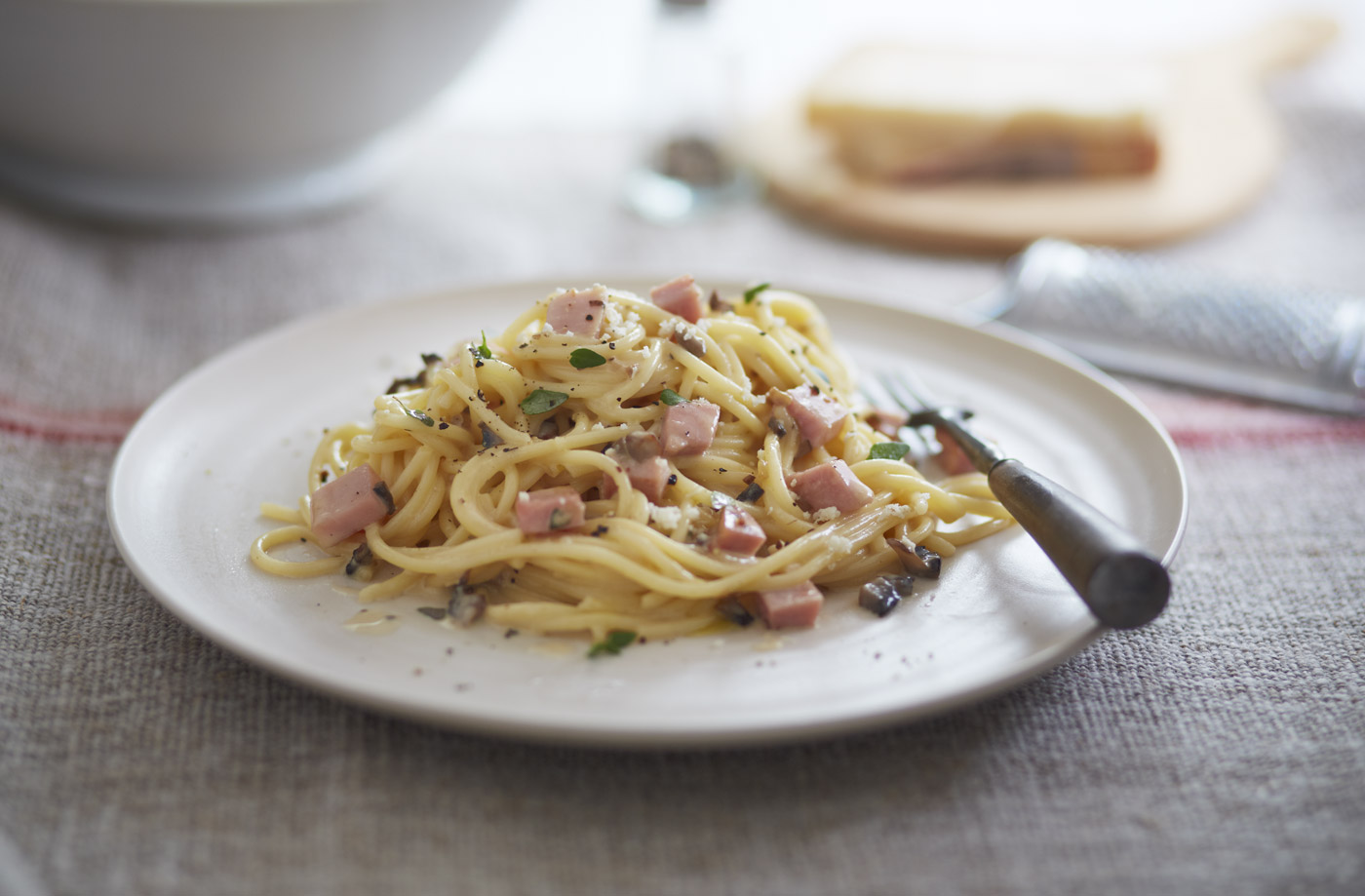 Spaghetti carbonara with roast ham recipe